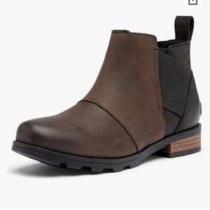 Sorel Emilie Chelsea Boots brown/black combo size 8
